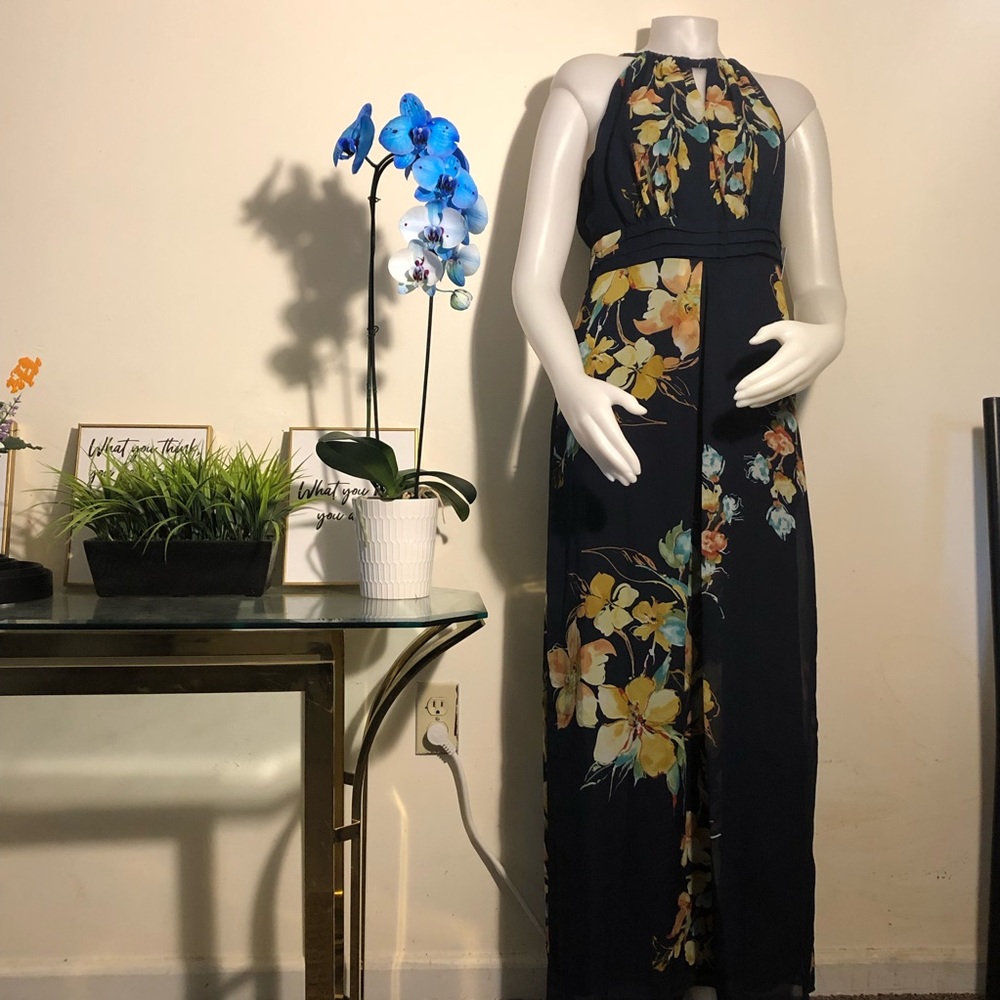 Dress - Picture 8 of 8